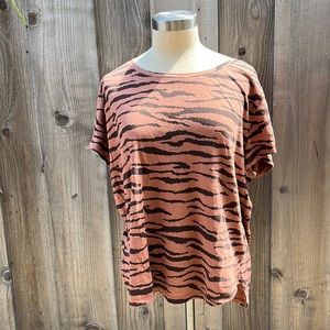 H&M Soft animal print t shirt size XL